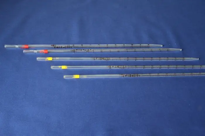 Pipeta graduada em vidro , classe A. Escoamento total