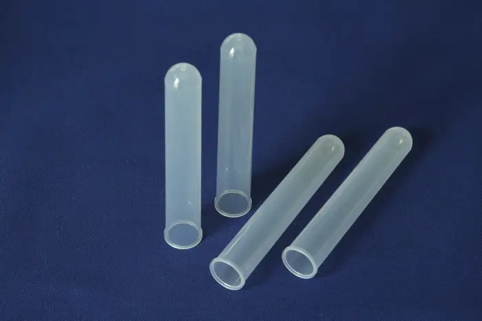 Tubo em polipropileno 16X100 mm fundo redondo / cónico e capacidade de10 ml.